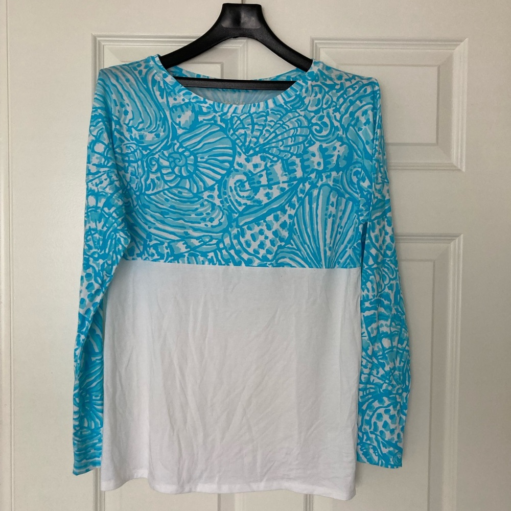 Lilly Pulitzer blue and white exercise Finn top half print